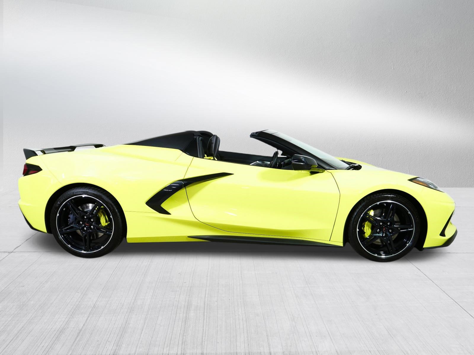 Used 2024 Chevrolet Corvette Stingray Preferred Conv w/ Z51 Performance Package RWD image 8