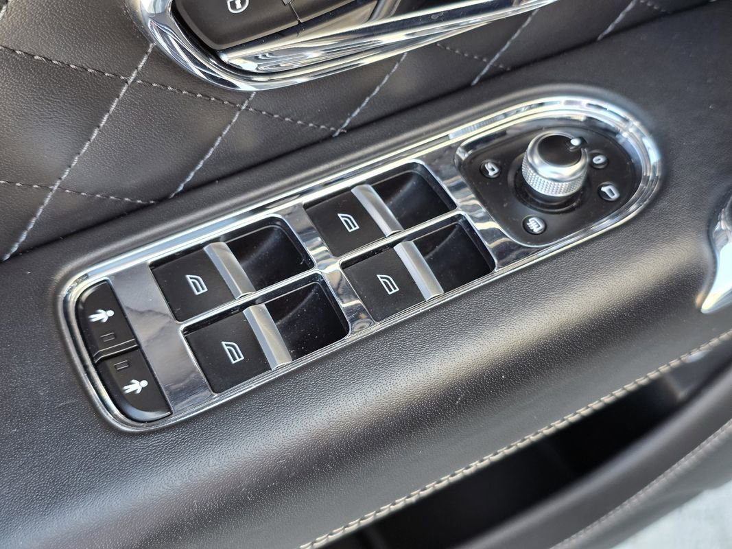 Used 2017 Bentley Bentayga image 19