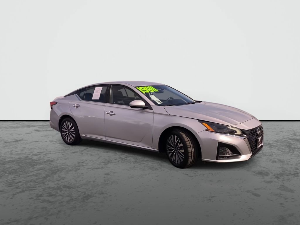 Used 2023 Nissan Altima 2.5 SV image 2