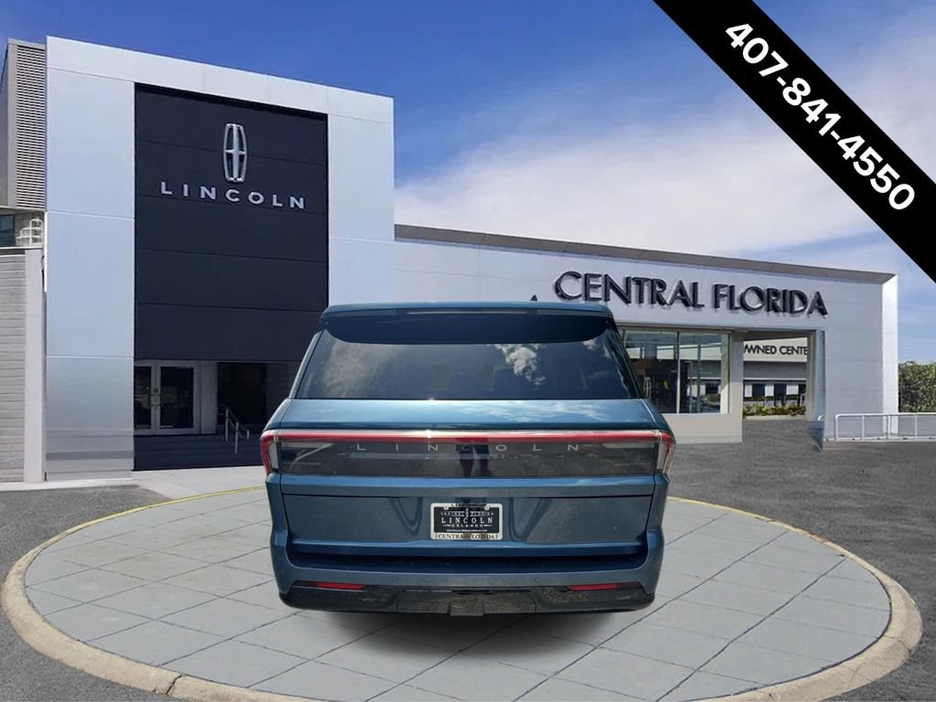 New 2027 Lincoln Navigator Premiere RWD image 4