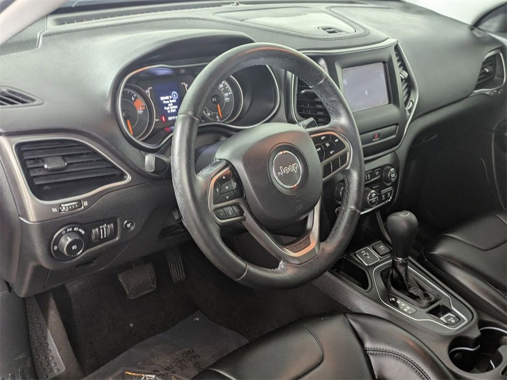 Certified 2019 Jeep Cherokee Latitude Plus w/ Comfort/Convenience Group image 11