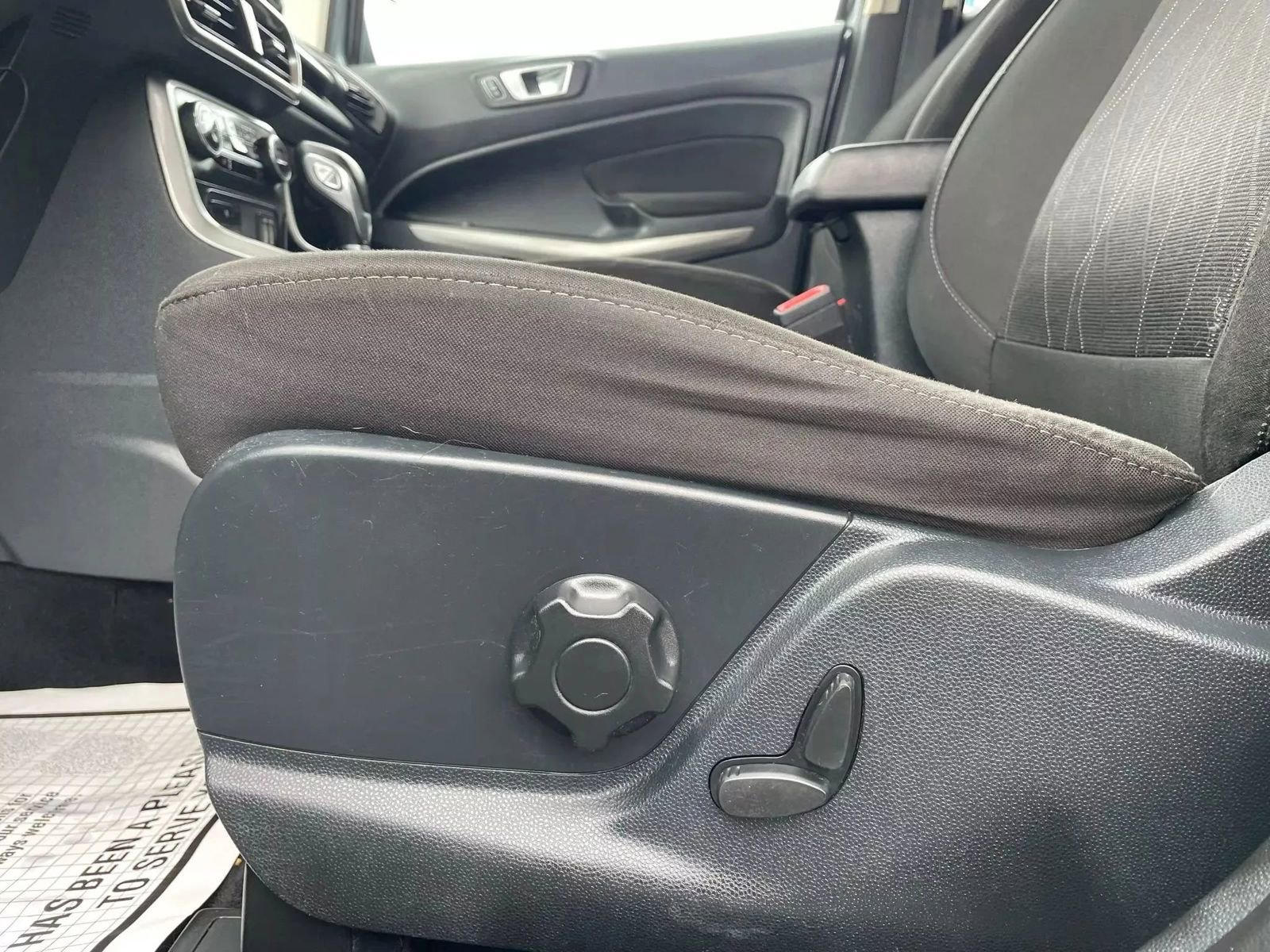 Used 2018 Ford EcoSport SE w/ SE Convenience Package image 28