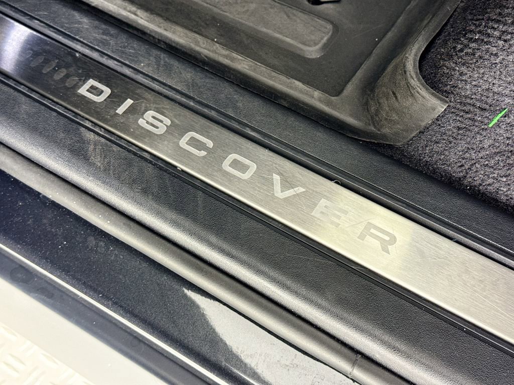 Used 2024 Land Rover Discovery Dynamic SE image 18