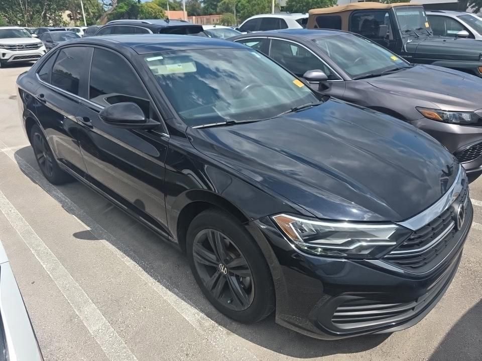 Used 2022 Volkswagen Jetta SE w/ Panoramic Sunroof Package