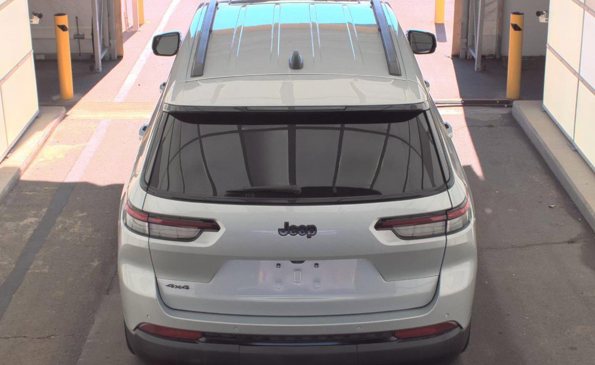 Used 2025 Jeep Grand Cherokee L Altitude w/ Trailer Tow Package image 5