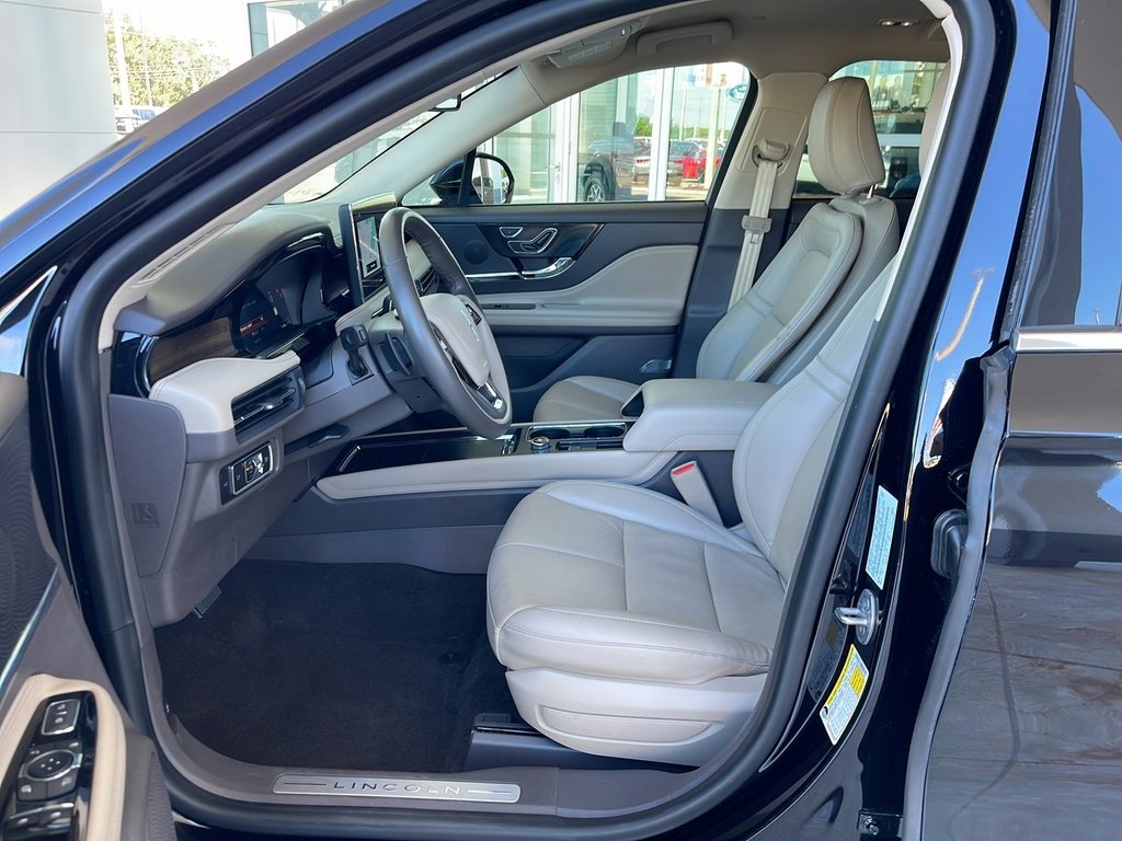 Used 2023 Lincoln Corsair Reserve image 41