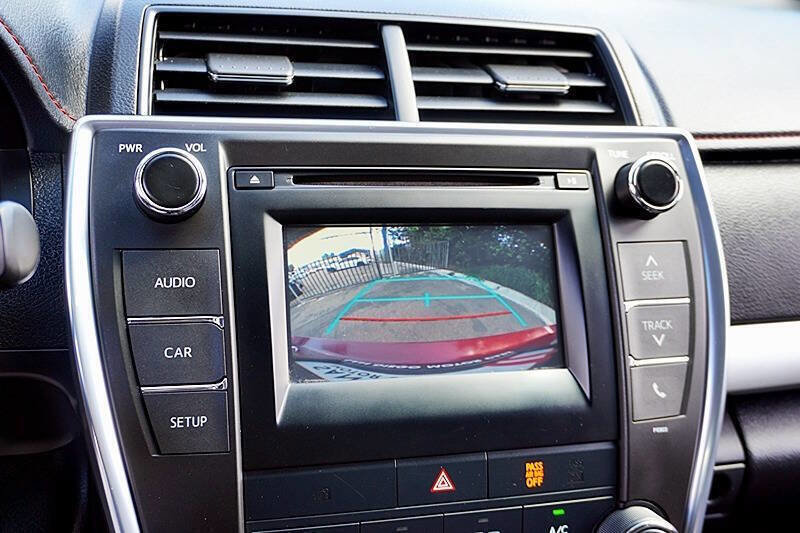 Used 2015 Toyota Camry SE image 26