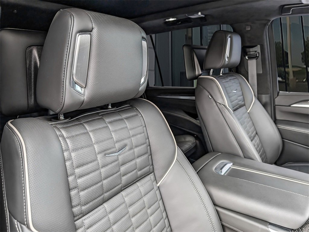 Used 2025 Cadillac Escalade ESV V image 23