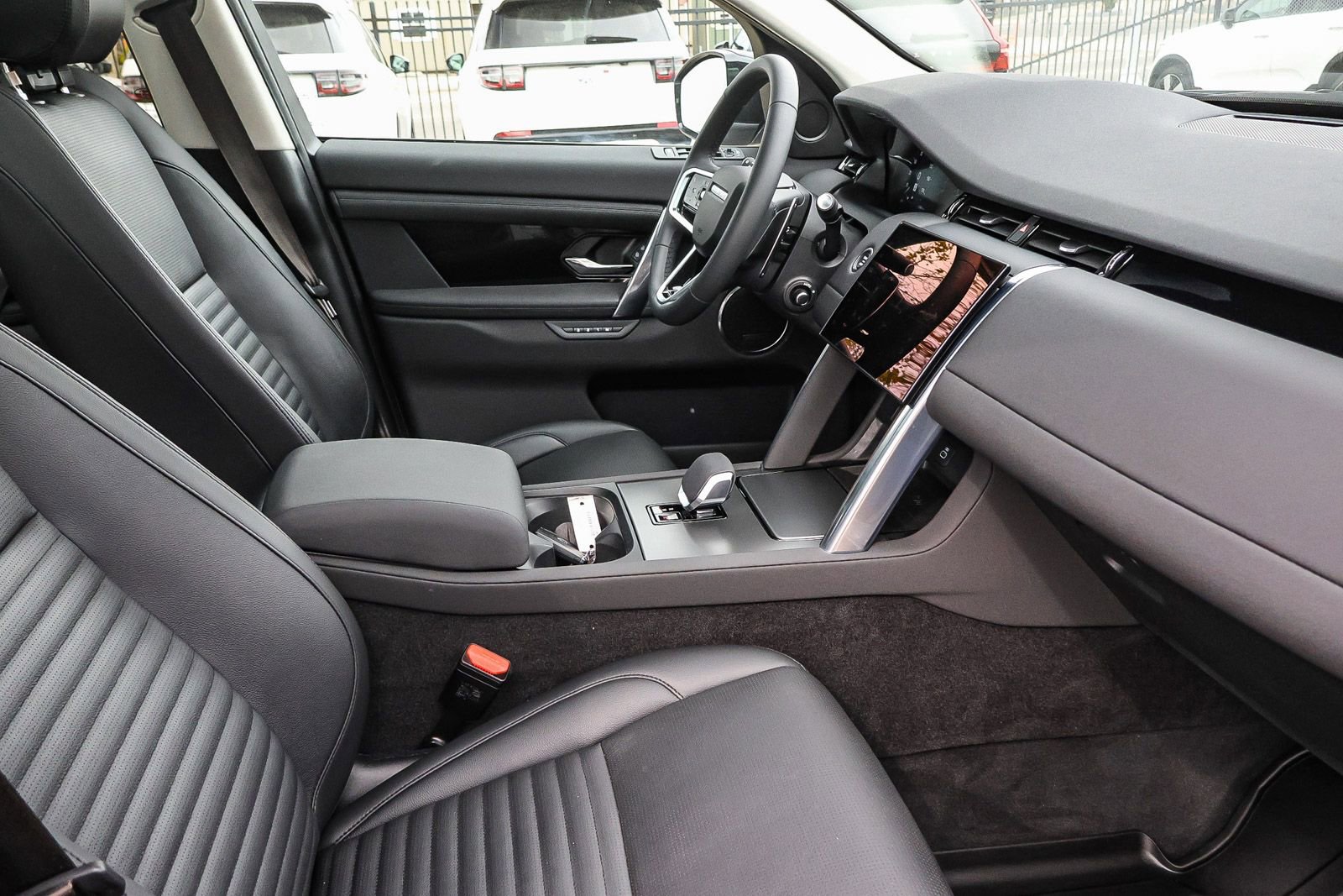 Used 2024 Land Rover Discovery Sport S image 16