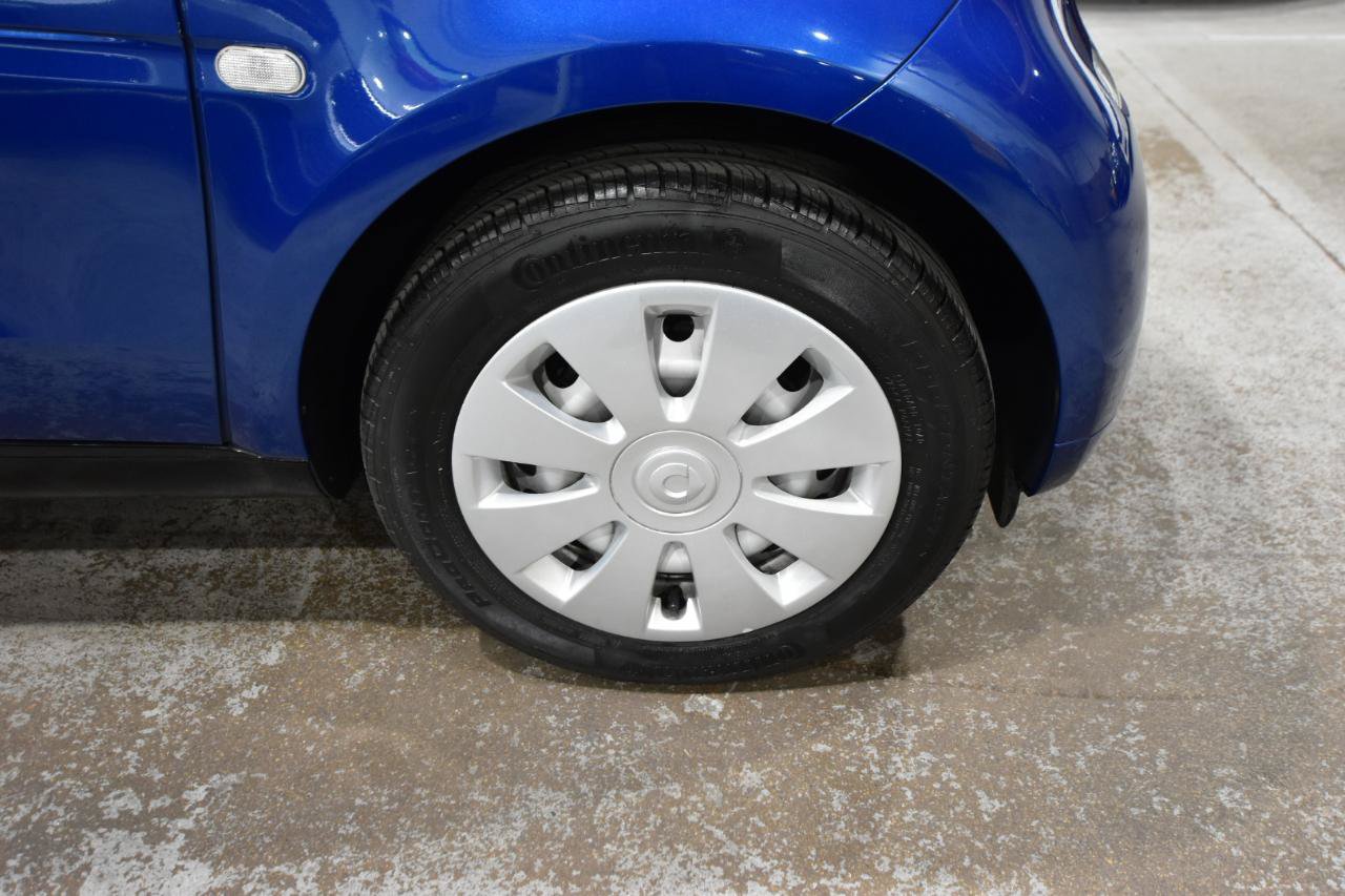 Used 2016 smart fortwo pure RWD image 33
