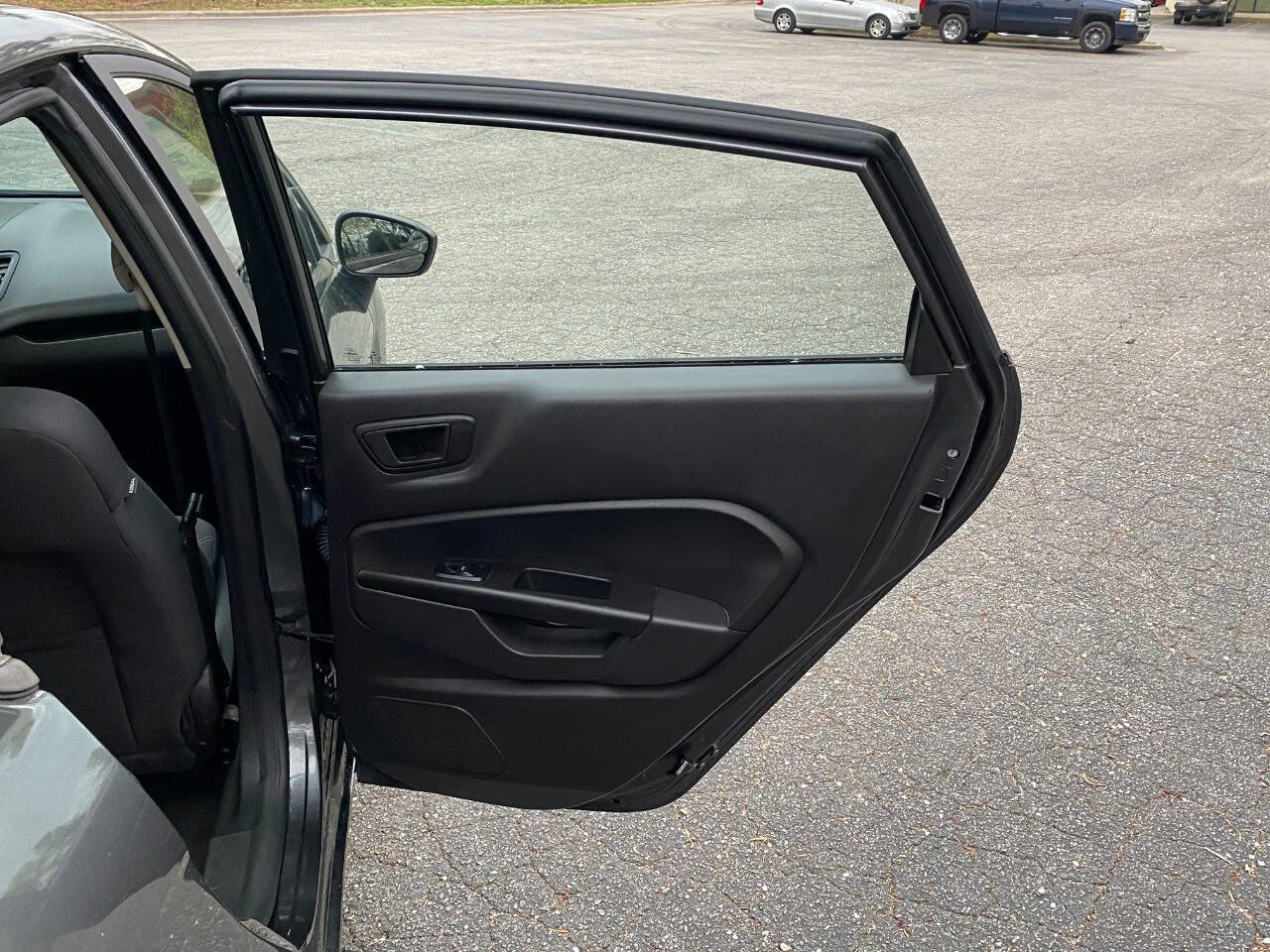 Used 2018 Ford Fiesta SE image 40