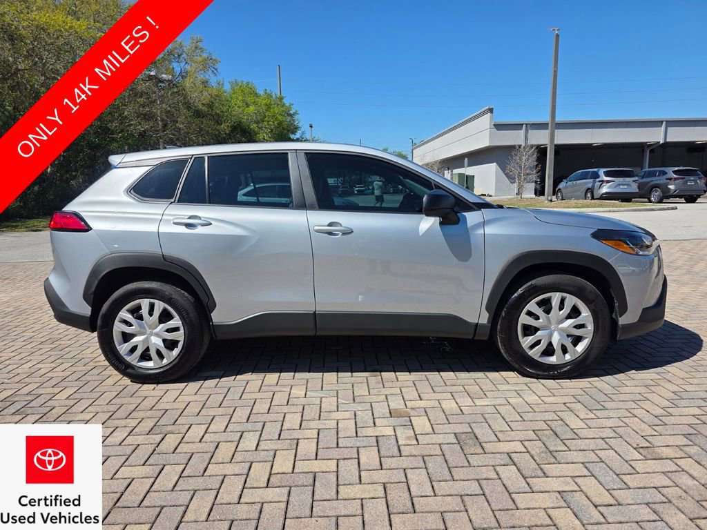 Used 2025 Toyota Corolla Cross L image 12