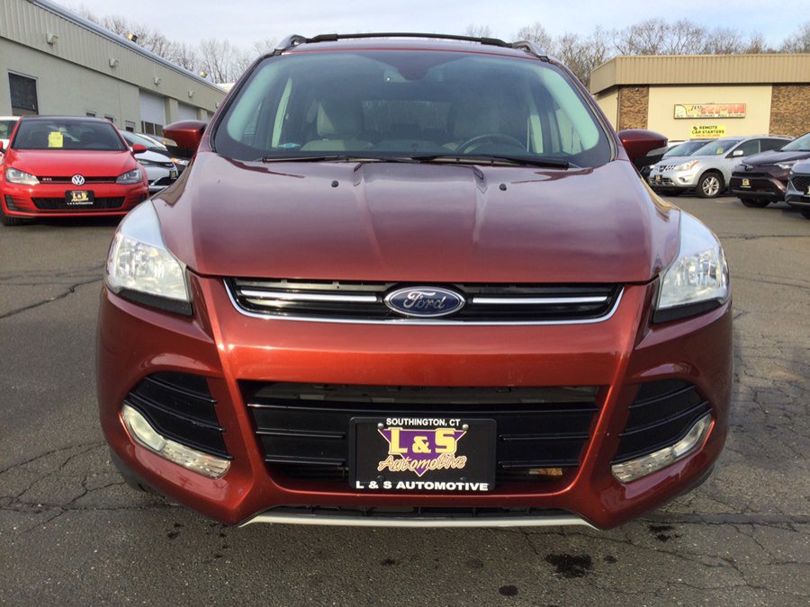 Used 2016 Ford Escape Titanium image 2