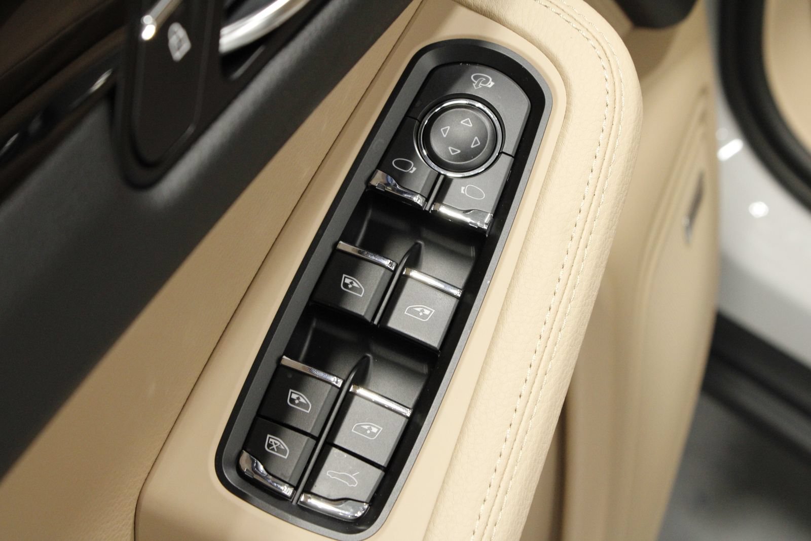 New 2026 Porsche Macan AWD/4WD image 30