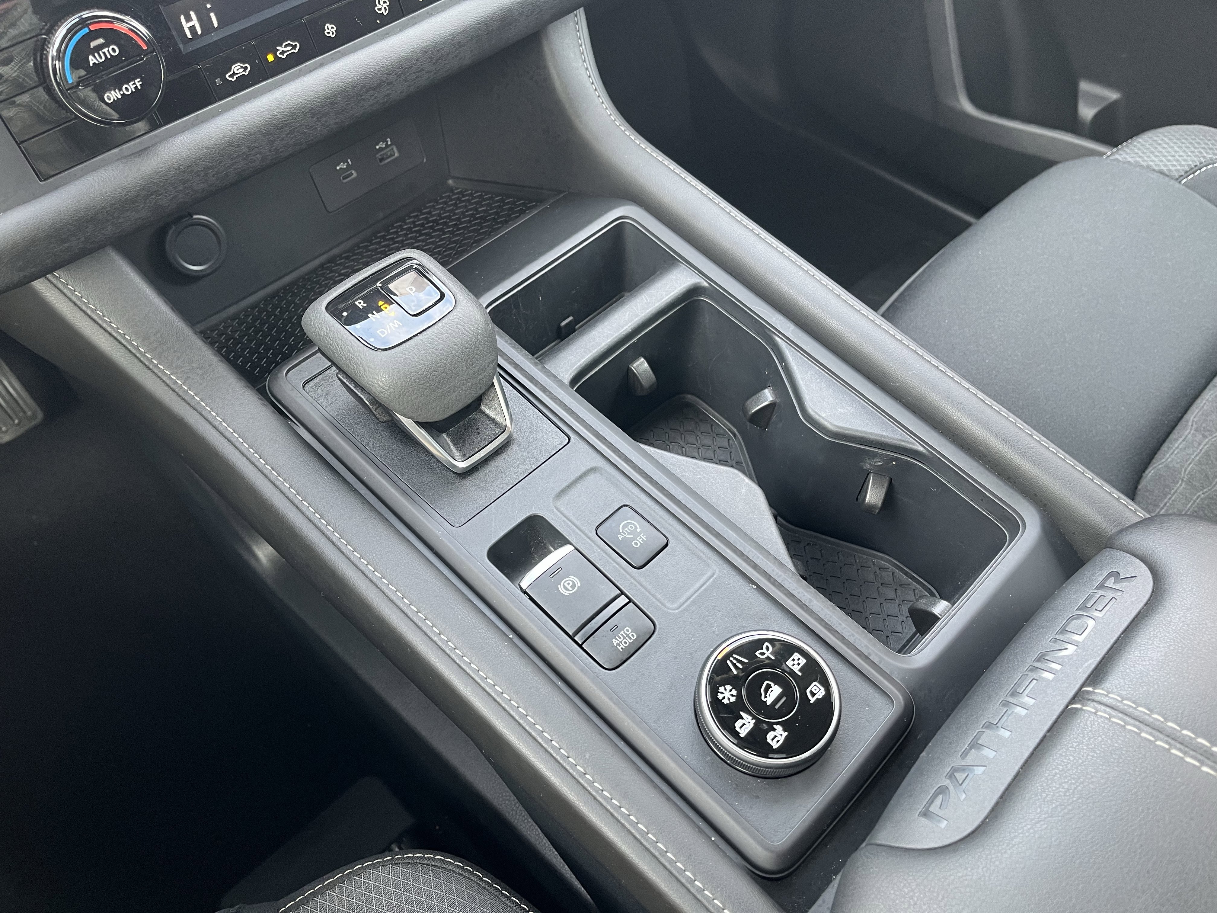 Used 2024 Nissan Pathfinder S image 22