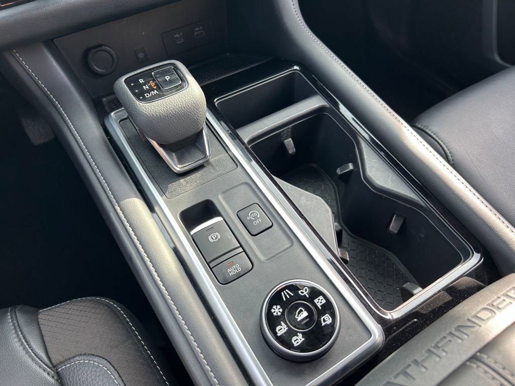 Used 2024 Nissan Pathfinder SL image 16