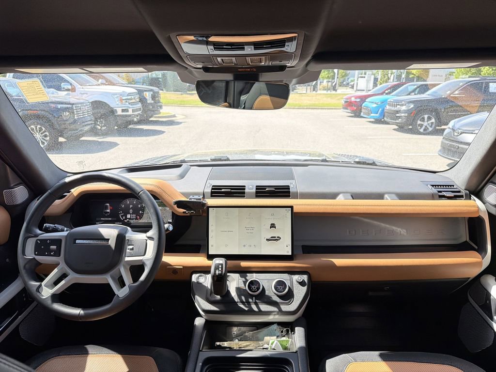 Used 2023 Land Rover Defender 130 X-Dynamic SE image 17