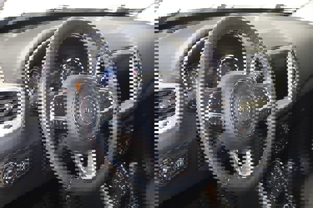 Used 2018 Jeep Compass Latitude w/ Popular Equipment Group image 6