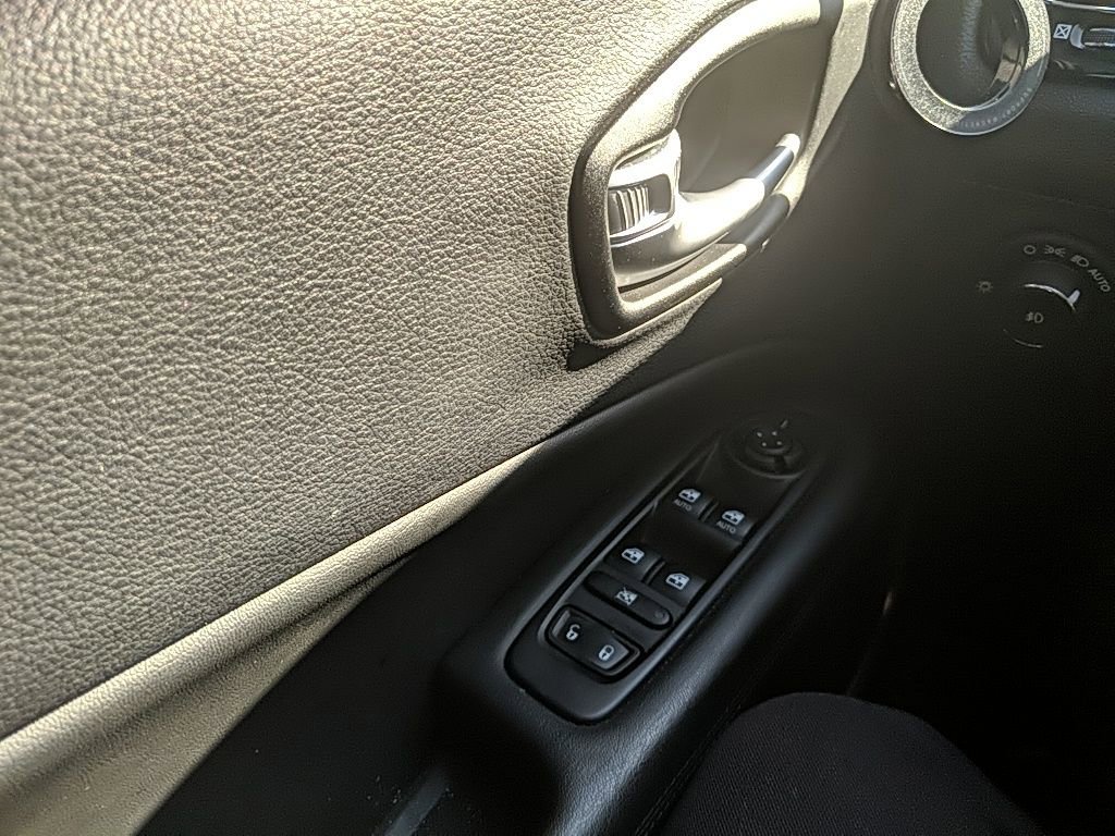 Used 2020 Jeep Compass Latitude image 25