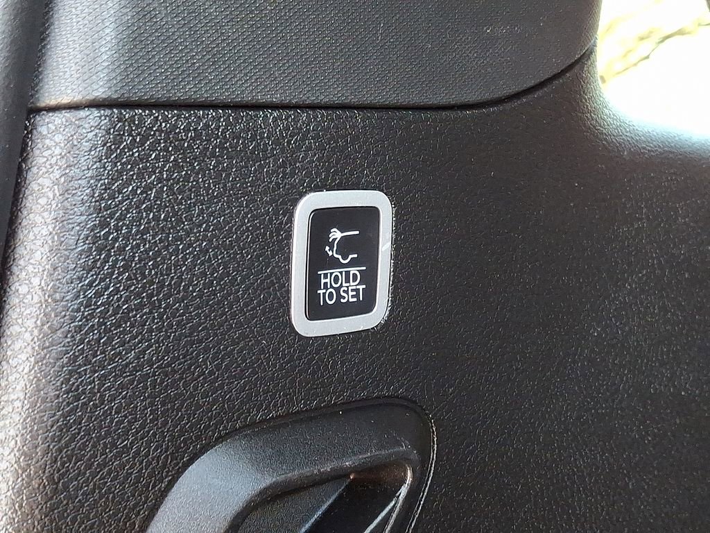 Certified 2024 Jeep Wagoneer Series II w/ Flexible Seating Group image 33