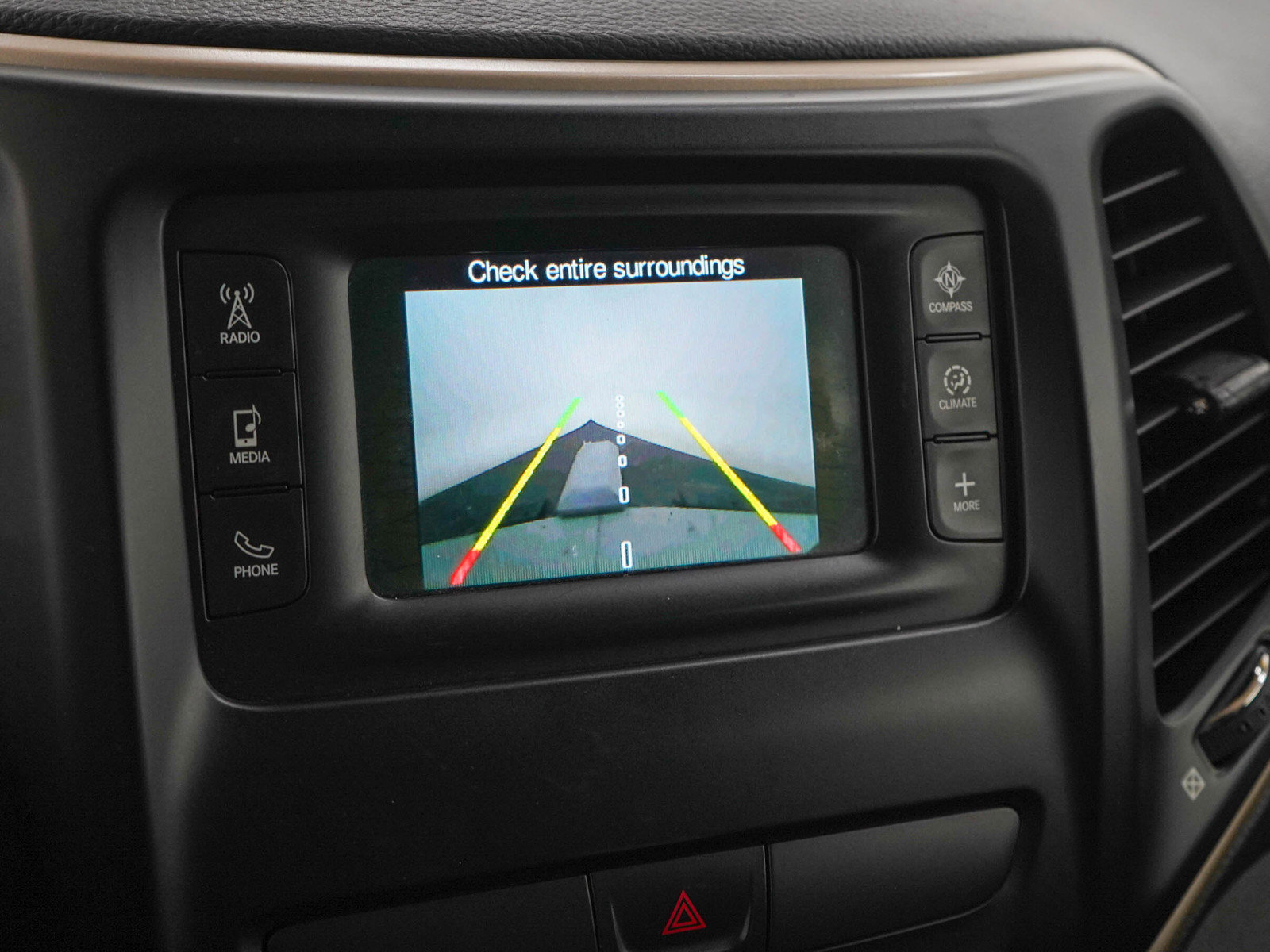 Used 2015 Jeep Cherokee Latitude AWD/4WD image 21