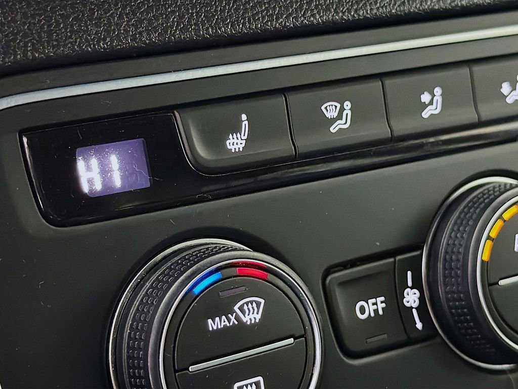 Used 2021 Volkswagen Atlas Cross Sport SE image 23