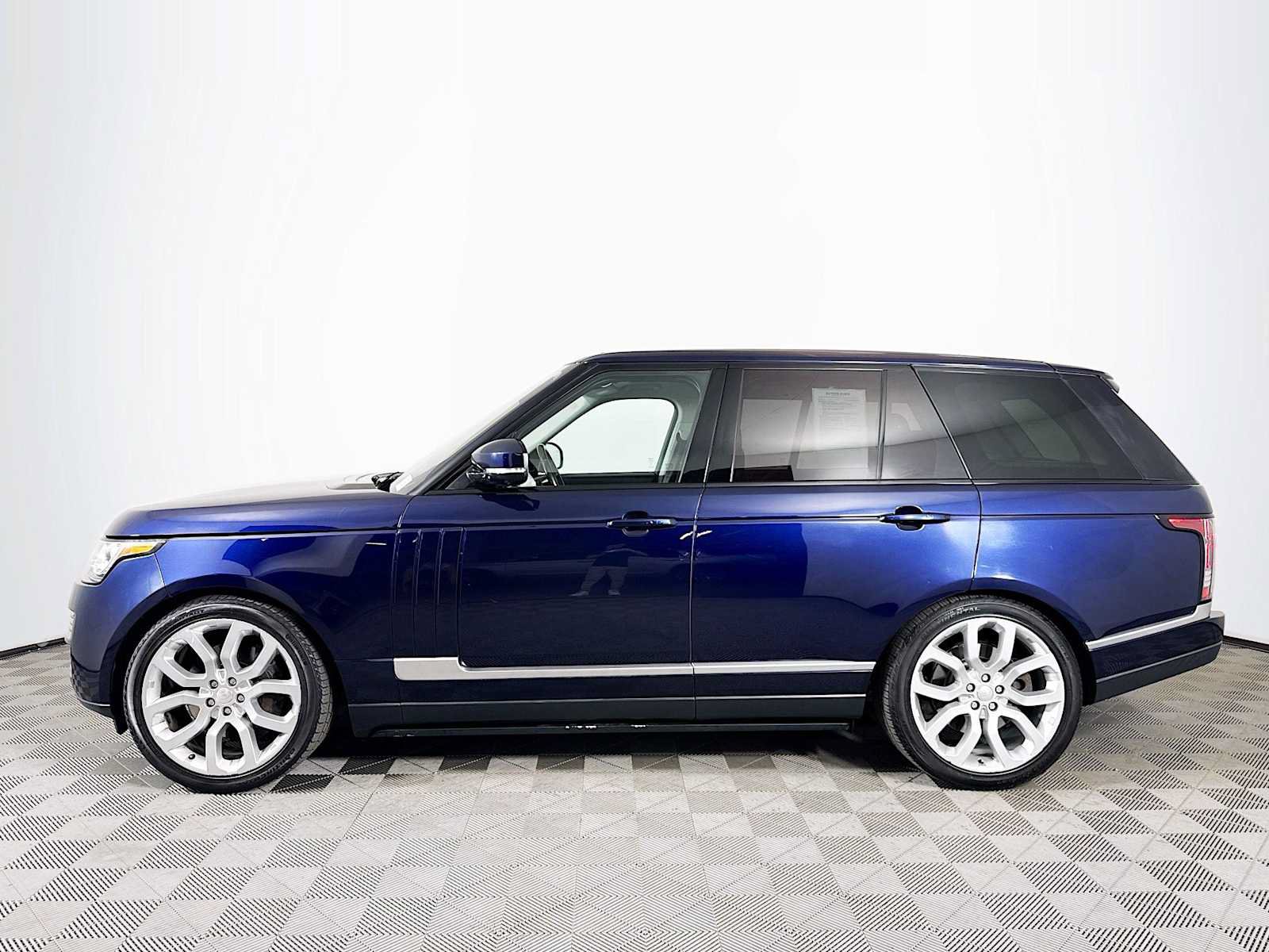 Used 2015 Land Rover Range Rover Supercharged AWD/4WD image 8