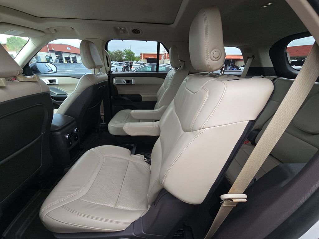 Used 2020 Ford Explorer Platinum w/ Premium Technology Package image 4