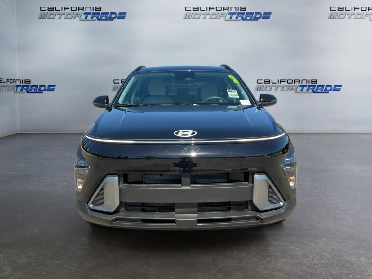 Used 2025 Hyundai Kona SEL FWD image 2