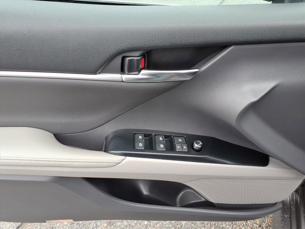 Used 2020 Toyota Camry XLE w/ Navigation Package image 15