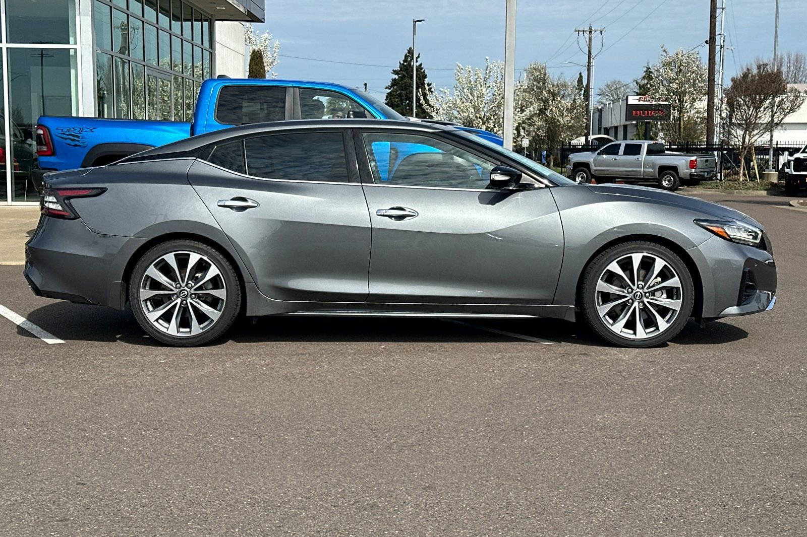 Used 2023 Nissan Maxima Platinum image 3