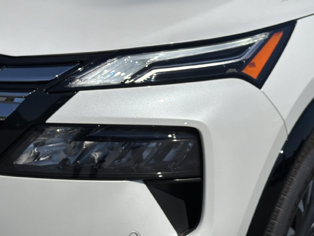 Certified 2026 Nissan Rogue Platinum AWD/4WD image 9