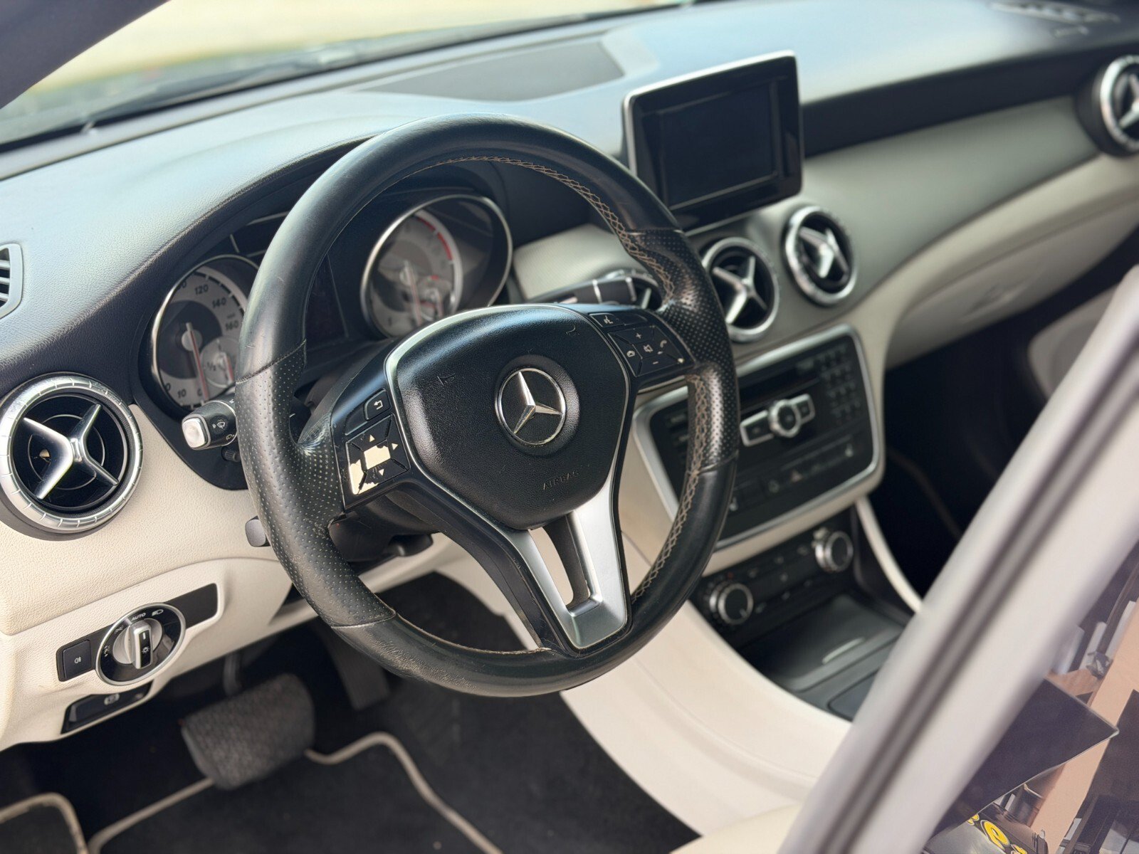 Used 2014 Mercedes-Benz CLA 250 4MATIC image 11