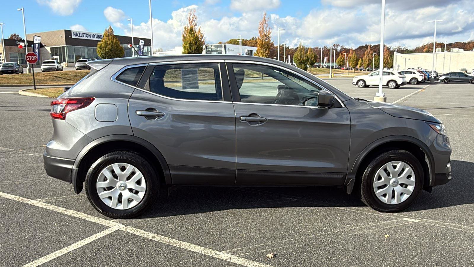 Used 2020 Nissan Rogue Sport S image 4