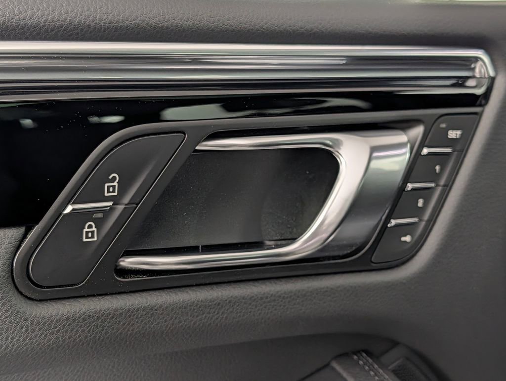 New 2026 Porsche Macan image 26