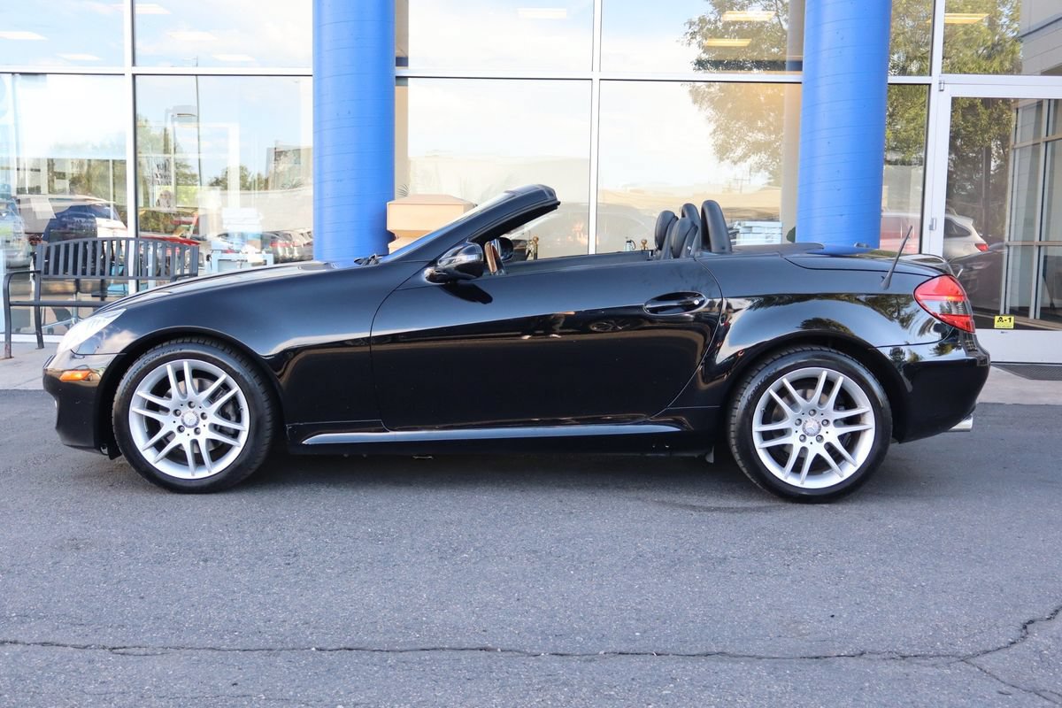 Used 2009 Mercedes-Benz SLK 300 w/ Premium I Pkg image 2