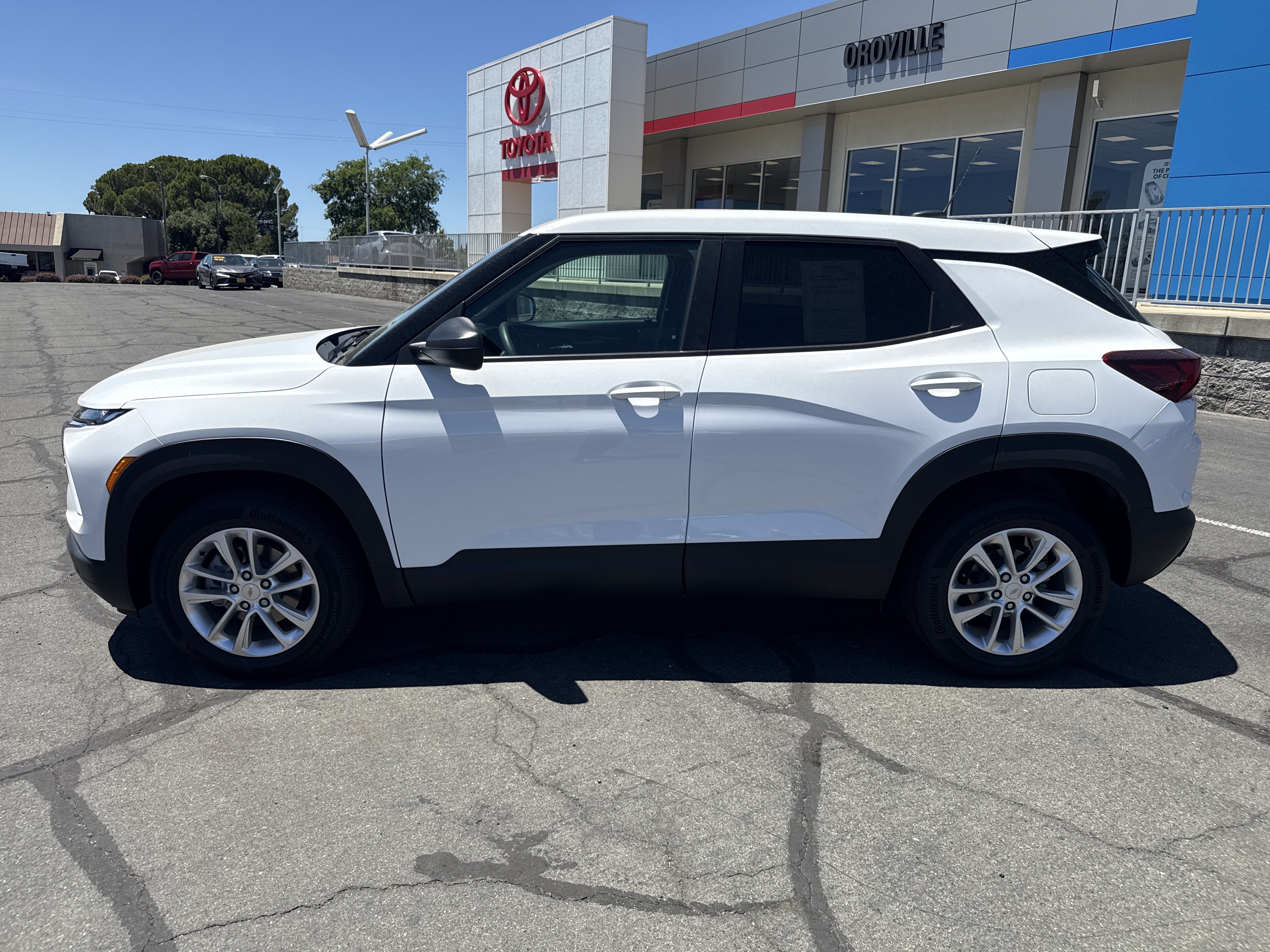 Used 2025 Chevrolet TrailBlazer LS w/ LS Convenience Package AWD/4WD image 2