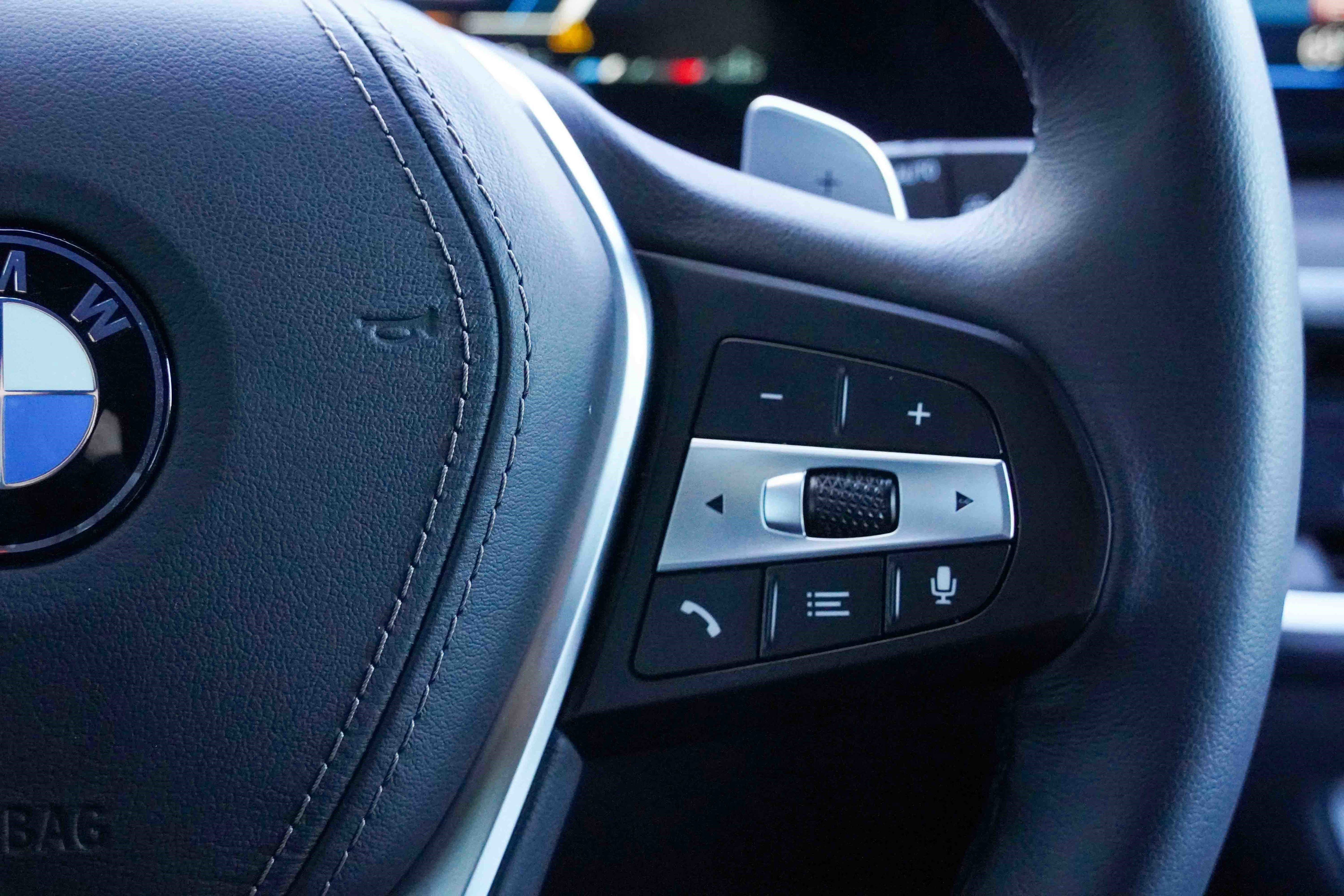 Used 2025 BMW X5 sDrive40i w/ Premium Package image 23