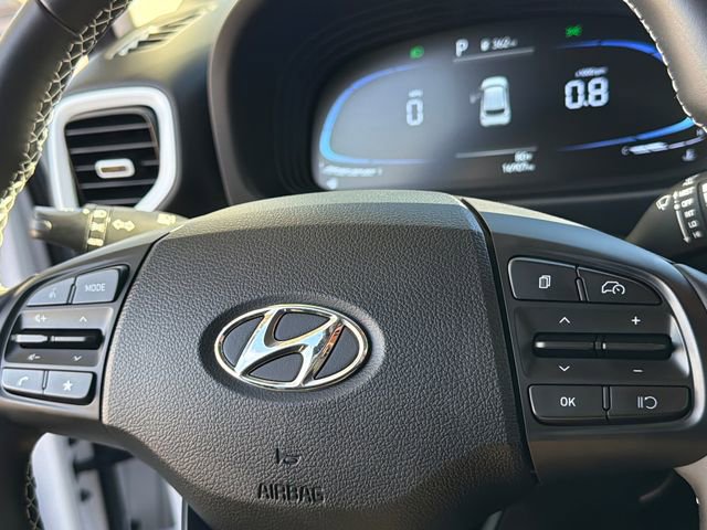 Used 2025 Hyundai Venue Limited FWD image 29