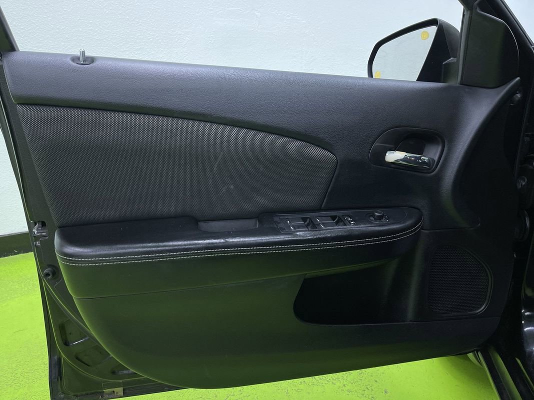 Used 2014 Dodge Avenger SE w/ Rallye Appearance Group image 16