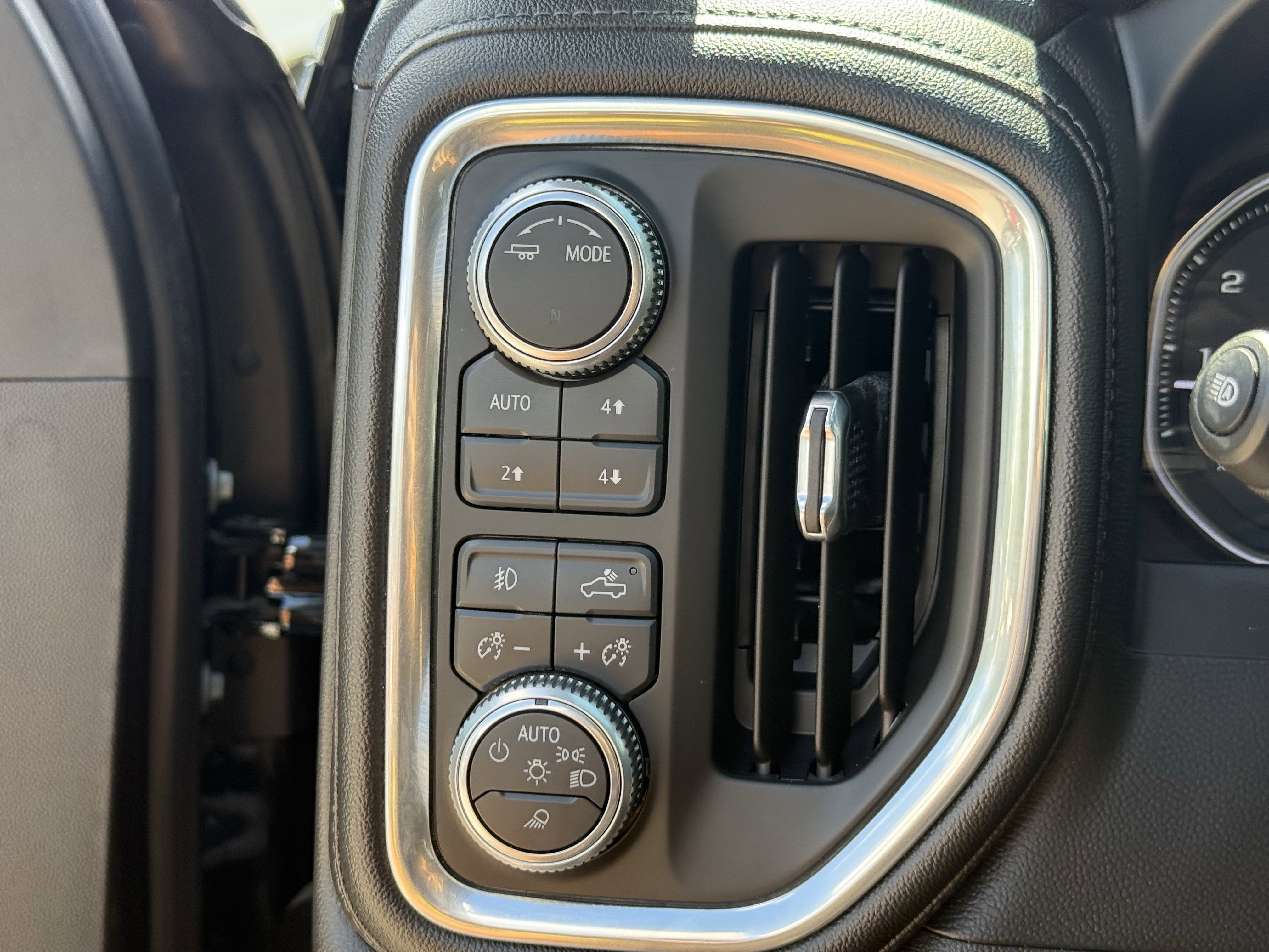 Used 2020 GMC Sierra 2500 SLT AWD/4WD image 24