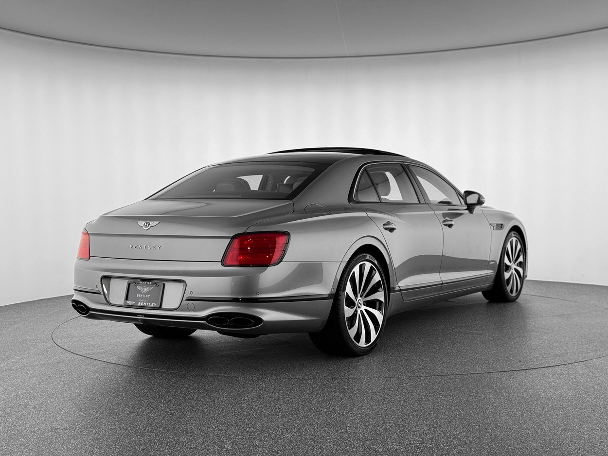 Used 2023 Bentley Flying Spur Azure image 9