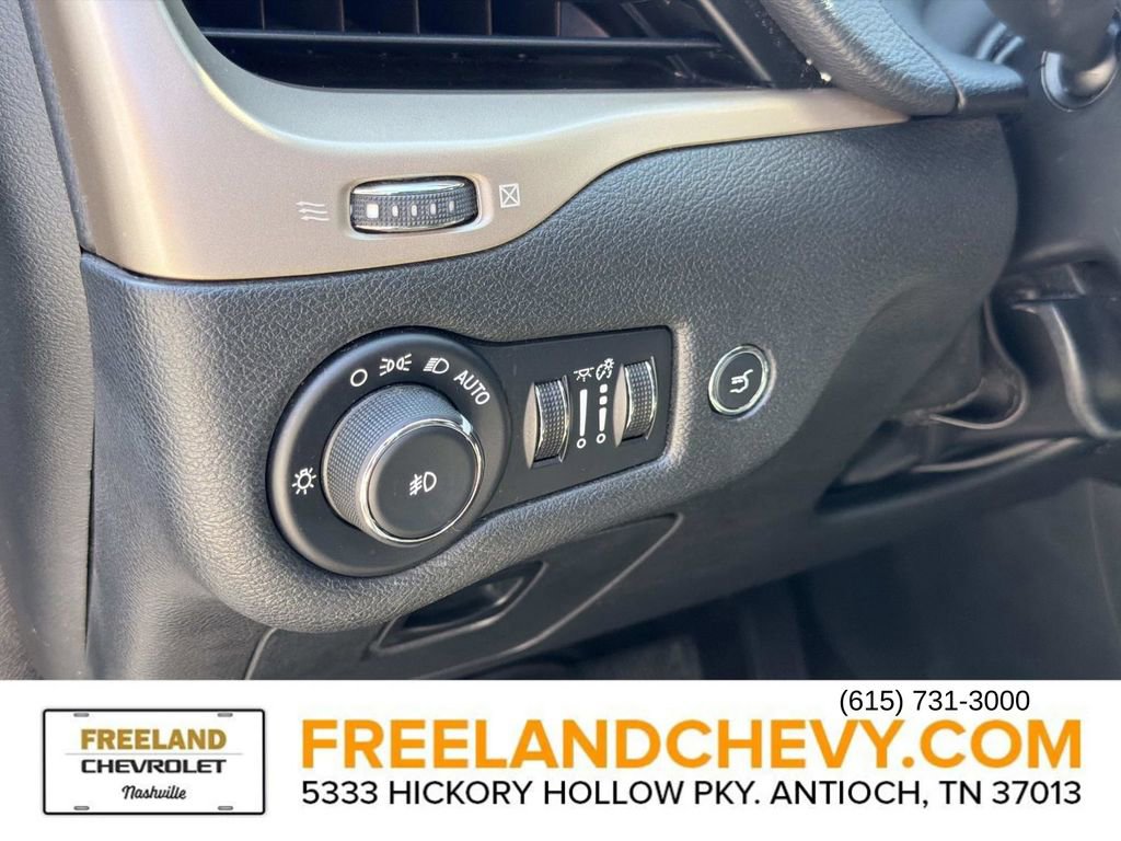 Used 2016 Jeep Cherokee Limited w/ Luxury Group FWD image 27