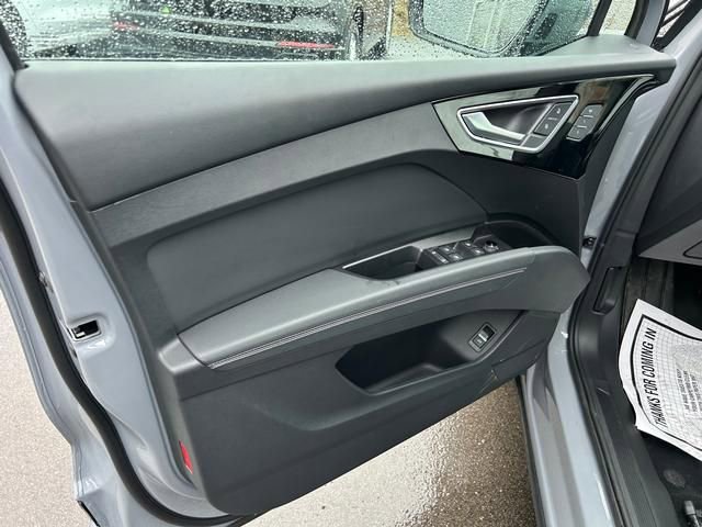 Used 2024 Audi Q4 e-tron Premium Plus w/ Premium Plus image 9