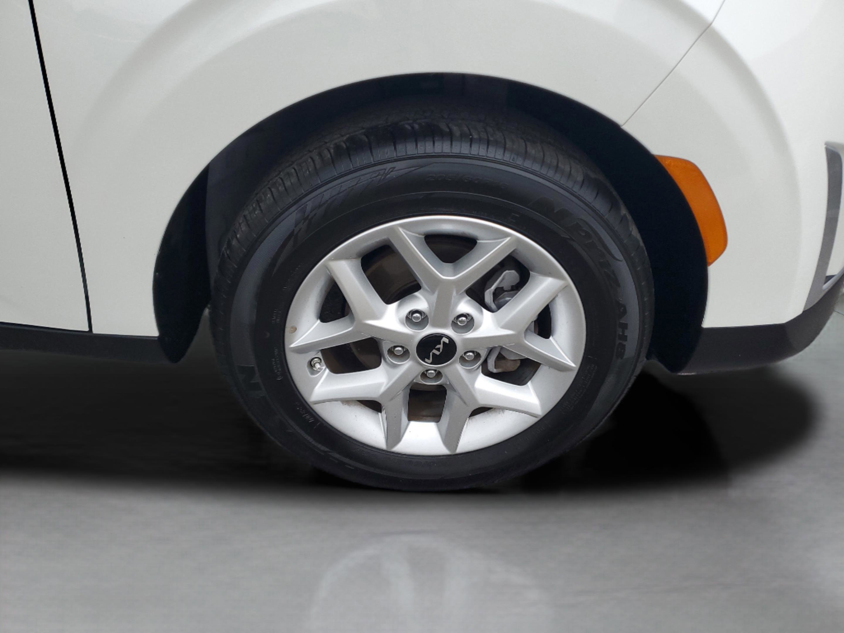 Certified 2025 Kia Soul LX image 6