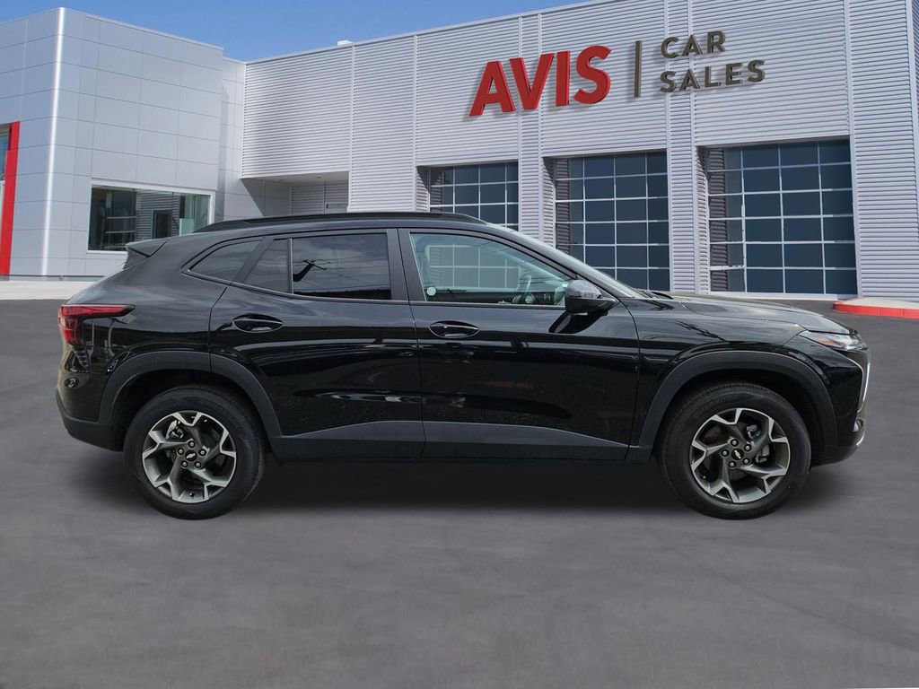 Used 2025 Chevrolet Trax LT w/ LT Convenience Package FWD image 7