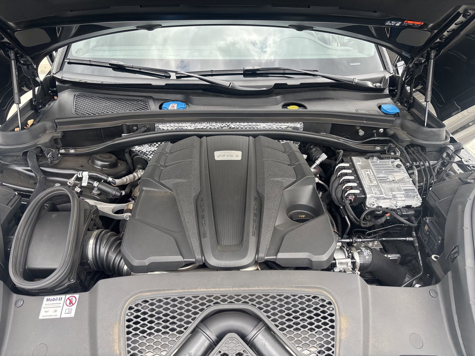 Used 2024 Porsche Macan S AWD/4WD image 17