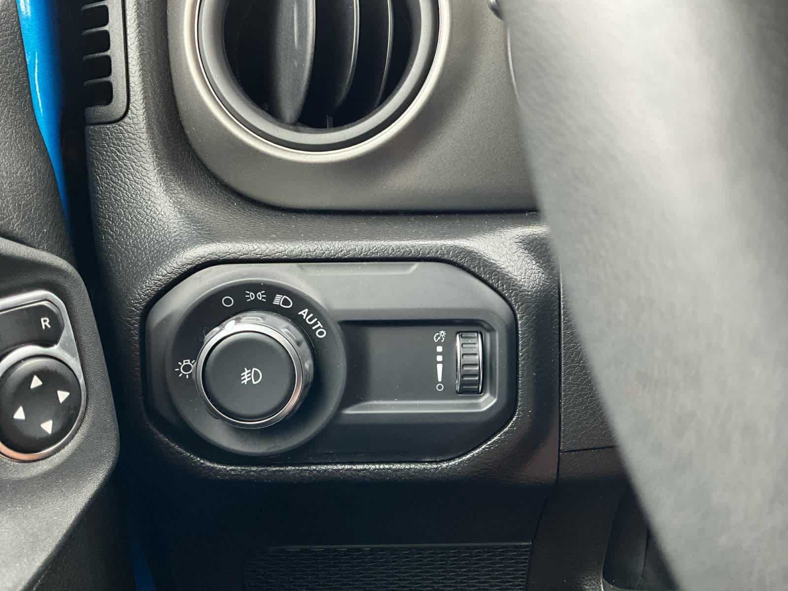 Used 2023 Jeep Wrangler Unlimited Sport AWD/4WD image 19