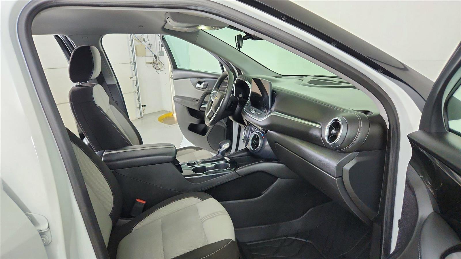 Used 2023 Chevrolet Blazer LT image 24