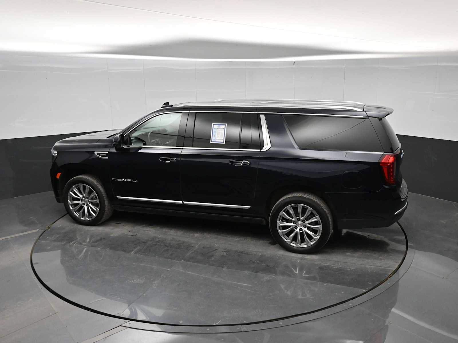 Used 2023 GMC Yukon XL Denali w/ Max Trailering Package AWD/4WD image 32